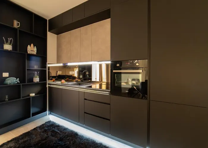 Vagabundo Beachfront Apartment 1 - Luxury - Sea Views - Free Parking Trogir