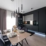Vagabundo Beachfront 1 - Luxury - Sea Views - Free Parking * Trogir