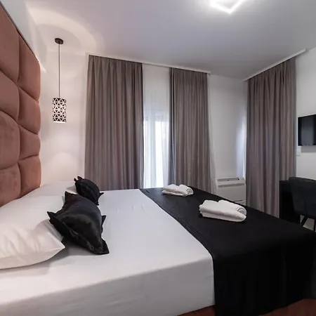 Vagabundo Beachfront Apartment 1 - Luxury - Sea Views - Free Parking Apartamento *