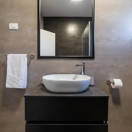 Vagabundo Beachfront 1 - Luxury - Sea Views - Free Parking Apartmán