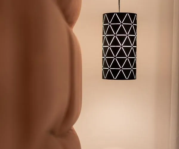 Vagabundo Beachfront Apartment 1 - Luxury - Sea Views - Free Parking 公寓 *